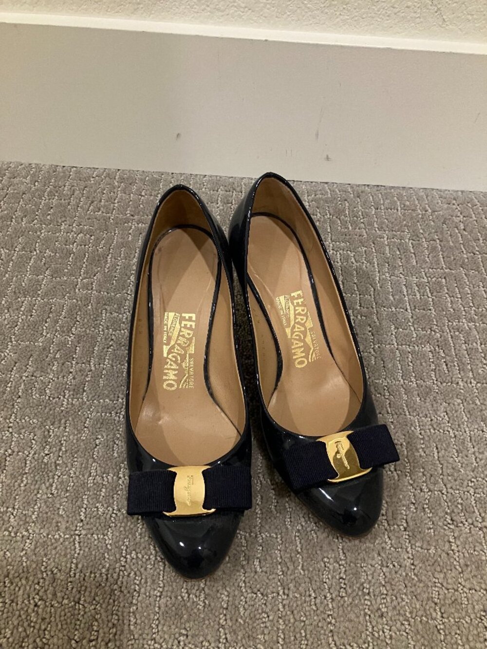 Ferragamo Vara Bow Navy Pumps 70 mm
